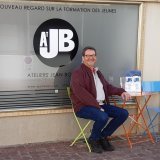 André Pianta devant les Ateliers Jean Bosco, emplacement également de la future boutique